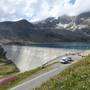 01 Parcheggiare presso la diga del Serru per l'itinerario Passo Galisia e Colle della Losa