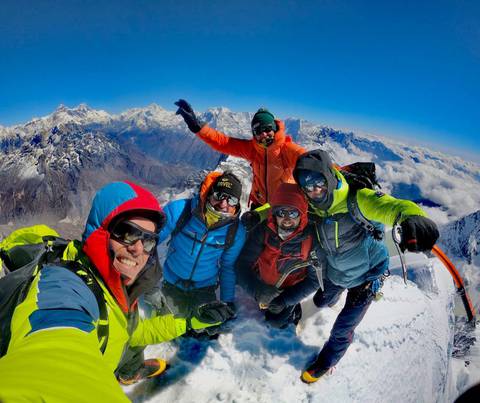 Cazzanelli, Favre, Perruquet, Bovard e Gheza scalano il  Tengkhang Poche