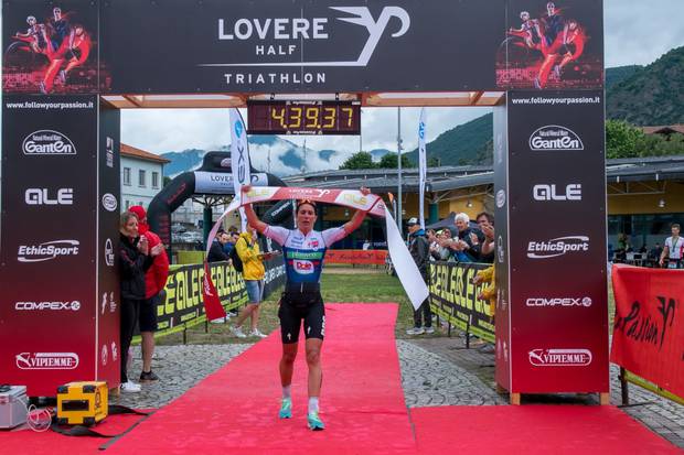 Eva Serena vincitrice Lovere Half Triathlon (fonte organizzazione)