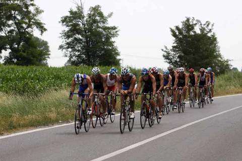 Frazione ciclistica del Triathlon (foto cometapress)