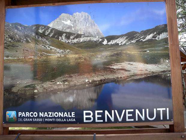 Il-cartello-di-benvenuto-del-Parco Nazionale-del-Gran-Sasso-e-Monti-della-Laga.jpg