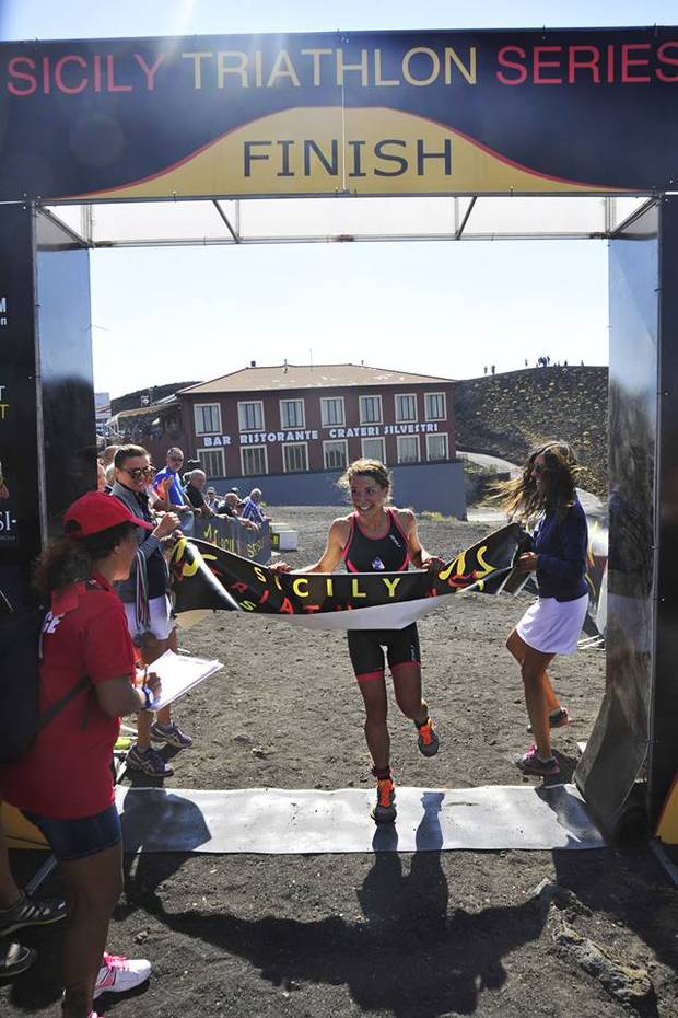 La vincitrice Federica Cernigliaro dell'Etna Sky Duathlon (foto sicily triathlon series)