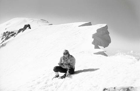 L'uomo simbolo dell'Alpinismo Walter Bonatti al Grand Pilier d'Angle (foto archivio Bonatti Centro Documentazione Alpina)