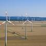 L'eolico aiuta la Germania a liberarsi dalle fonti fossili con una produzione continua di energia pulita. Parco eolico in Bassa Sassonia. Foto: Philip May (Wikipedia CC BY-SA)